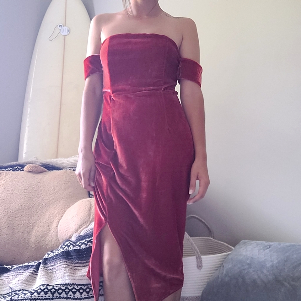 L'ATISTE Velvet Dress